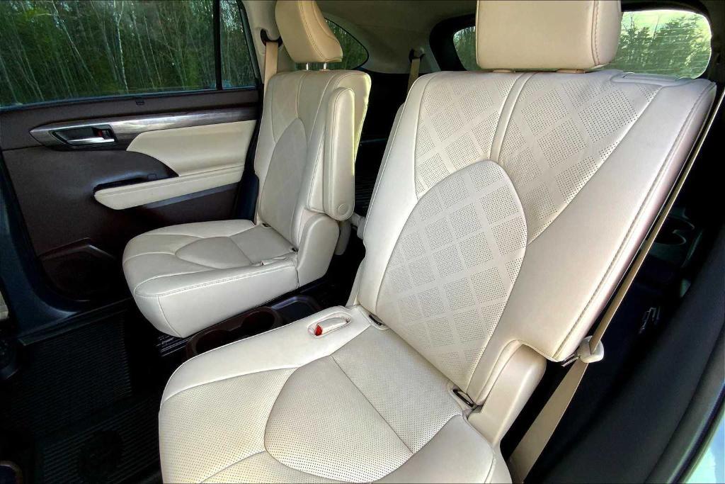 used 2021 Toyota Highlander Hybrid car, priced at $34,961