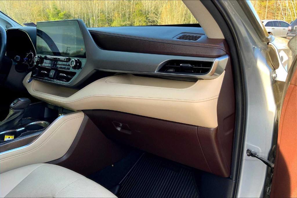 used 2021 Toyota Highlander Hybrid car, priced at $34,961