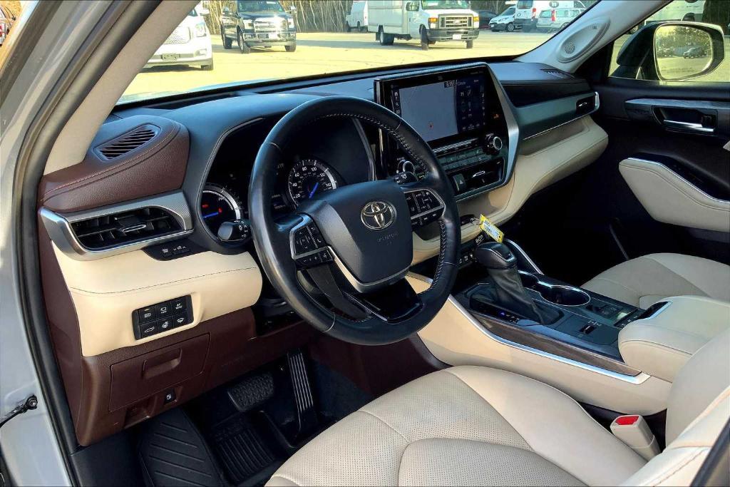 used 2021 Toyota Highlander Hybrid car, priced at $34,961