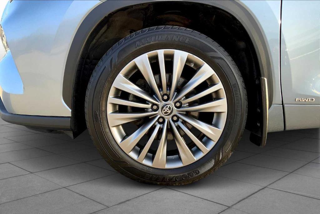 used 2021 Toyota Highlander Hybrid car, priced at $34,961