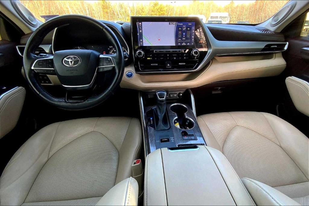 used 2021 Toyota Highlander Hybrid car, priced at $34,961