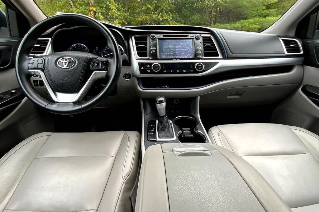 used 2015 Toyota Highlander car, priced at $18,990