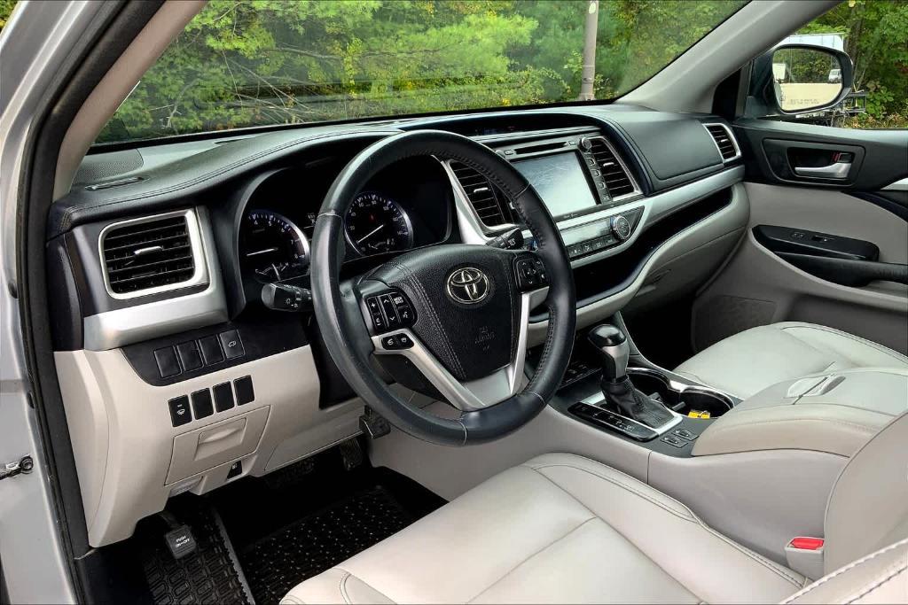 used 2015 Toyota Highlander car, priced at $18,990