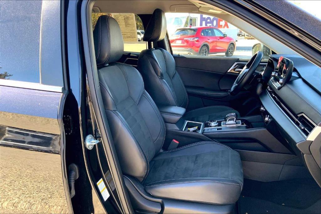 used 2024 Mitsubishi Outlander car, priced at $23,997