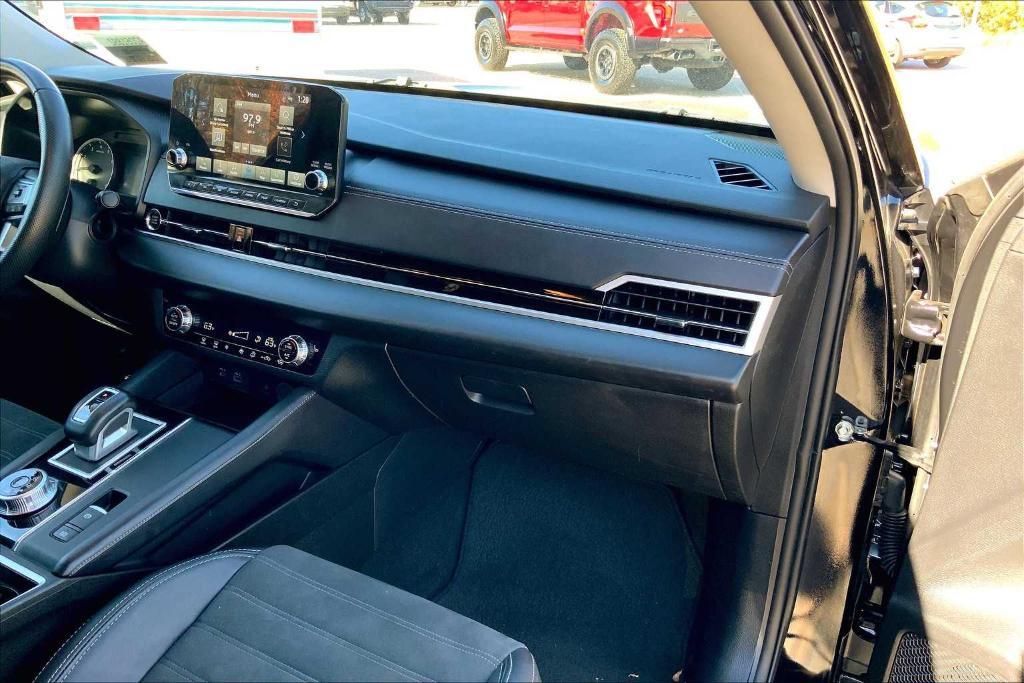 used 2024 Mitsubishi Outlander car, priced at $23,997