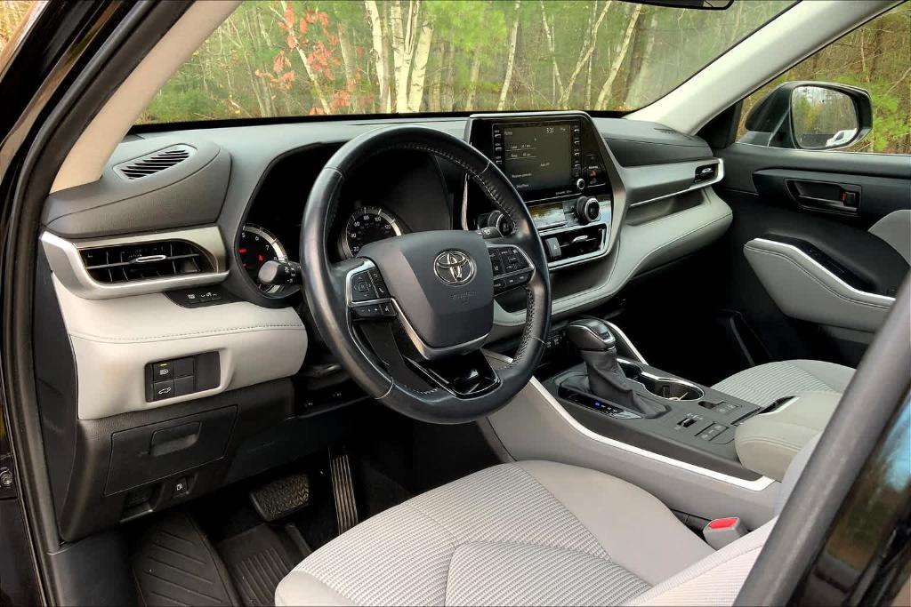 used 2020 Toyota Highlander car, priced at $27,600