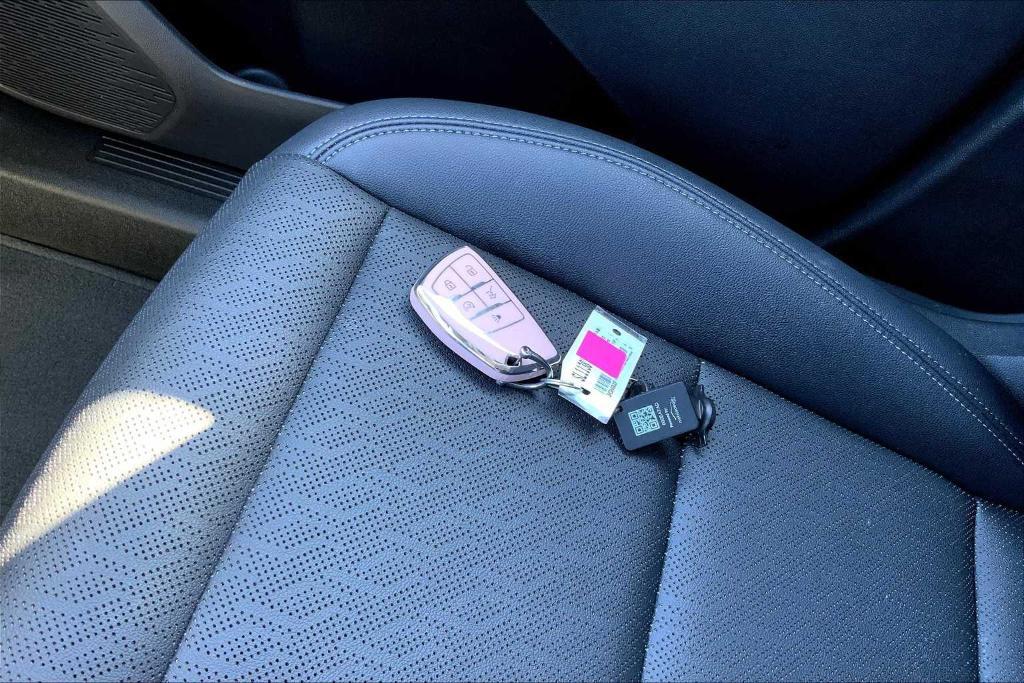 used 2025 Chevrolet Equinox car, priced at $30,189