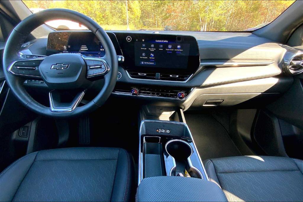 used 2025 Chevrolet Equinox car, priced at $30,189