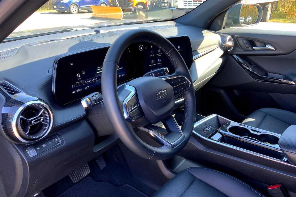 used 2025 Chevrolet Equinox car, priced at $30,189
