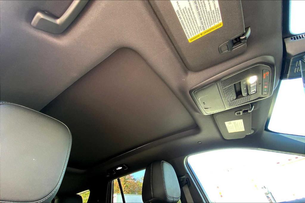 used 2025 Chevrolet Equinox car, priced at $30,189