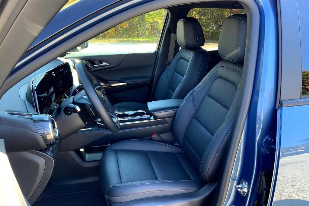 used 2025 Chevrolet Equinox car, priced at $30,189
