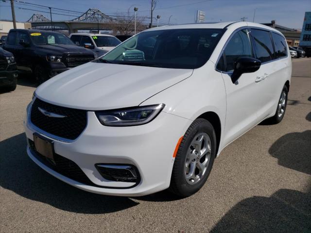 new 2024 Chrysler Pacifica car, priced at $48,370