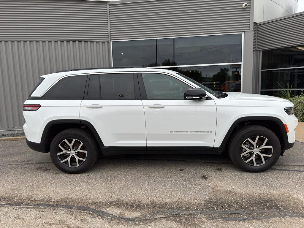used 2024 Jeep Grand Cherokee car, priced at $39,350