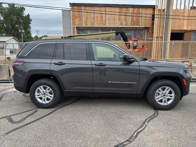 new 2025 Jeep Grand Cherokee car, priced at $40,233