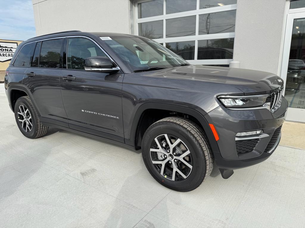 new 2025 Jeep Grand Cherokee car, priced at $46,240