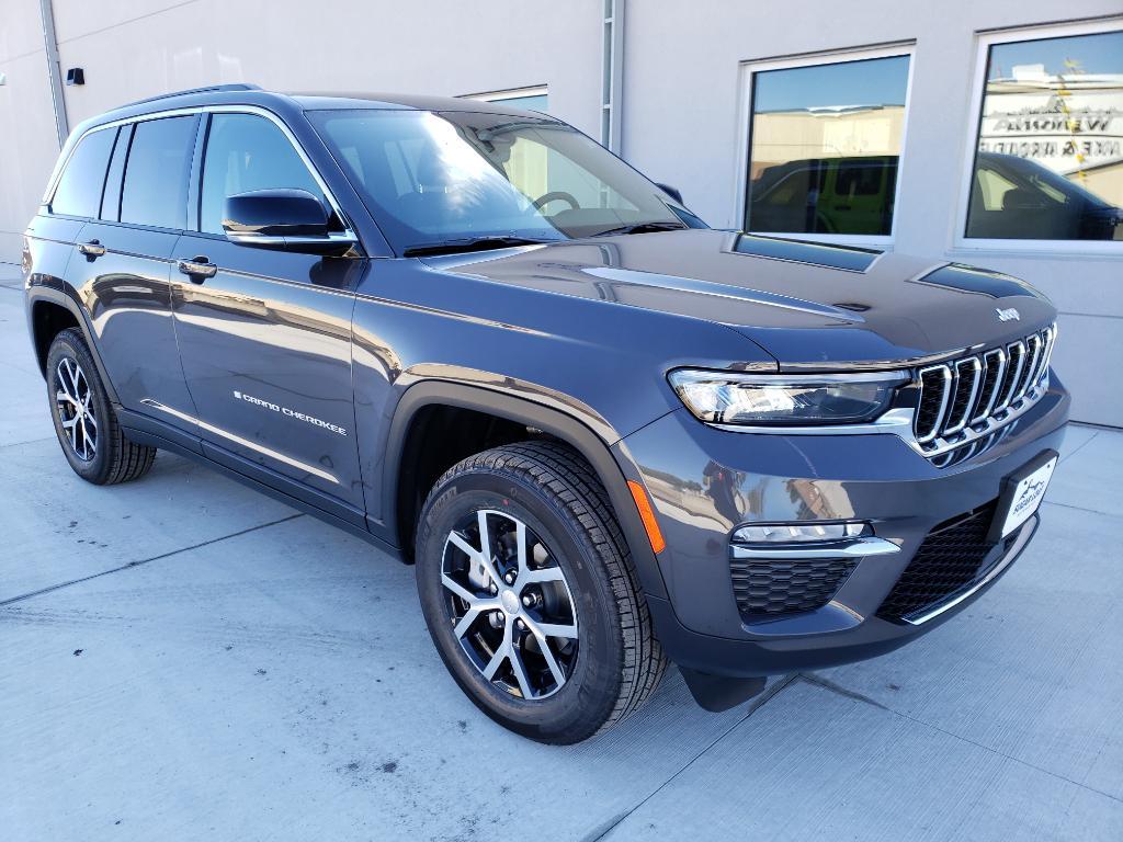 new 2025 Jeep Grand Cherokee car, priced at $44,240