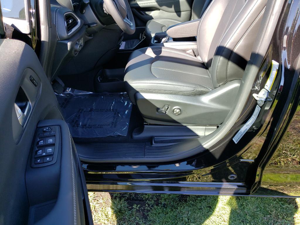 new 2025 Chrysler Pacifica car, priced at $40,870