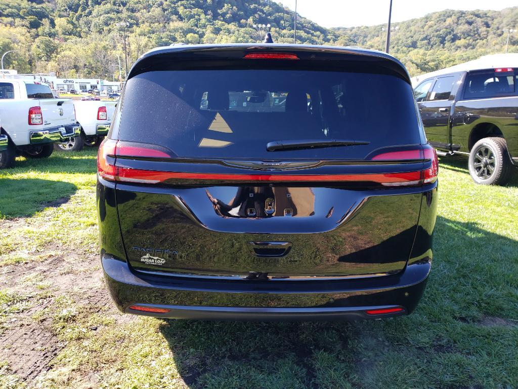 new 2025 Chrysler Pacifica car, priced at $40,870