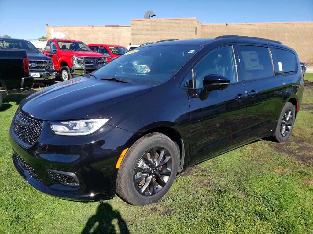 new 2025 Chrysler Pacifica car, priced at $40,870