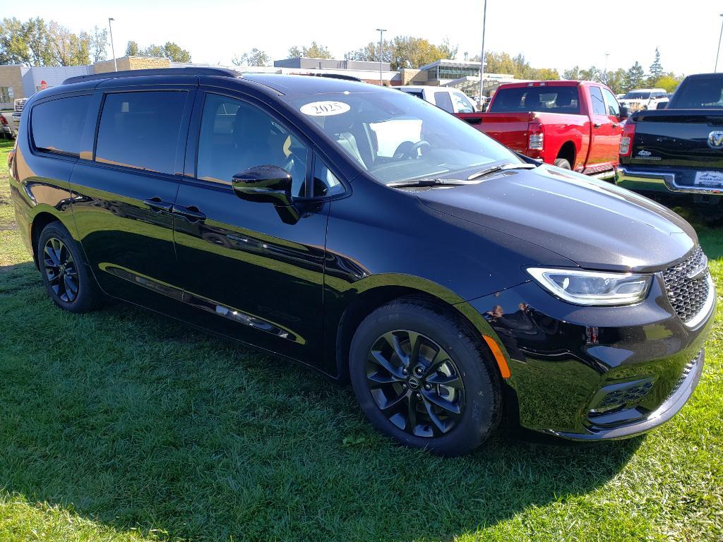 new 2025 Chrysler Pacifica car, priced at $40,870