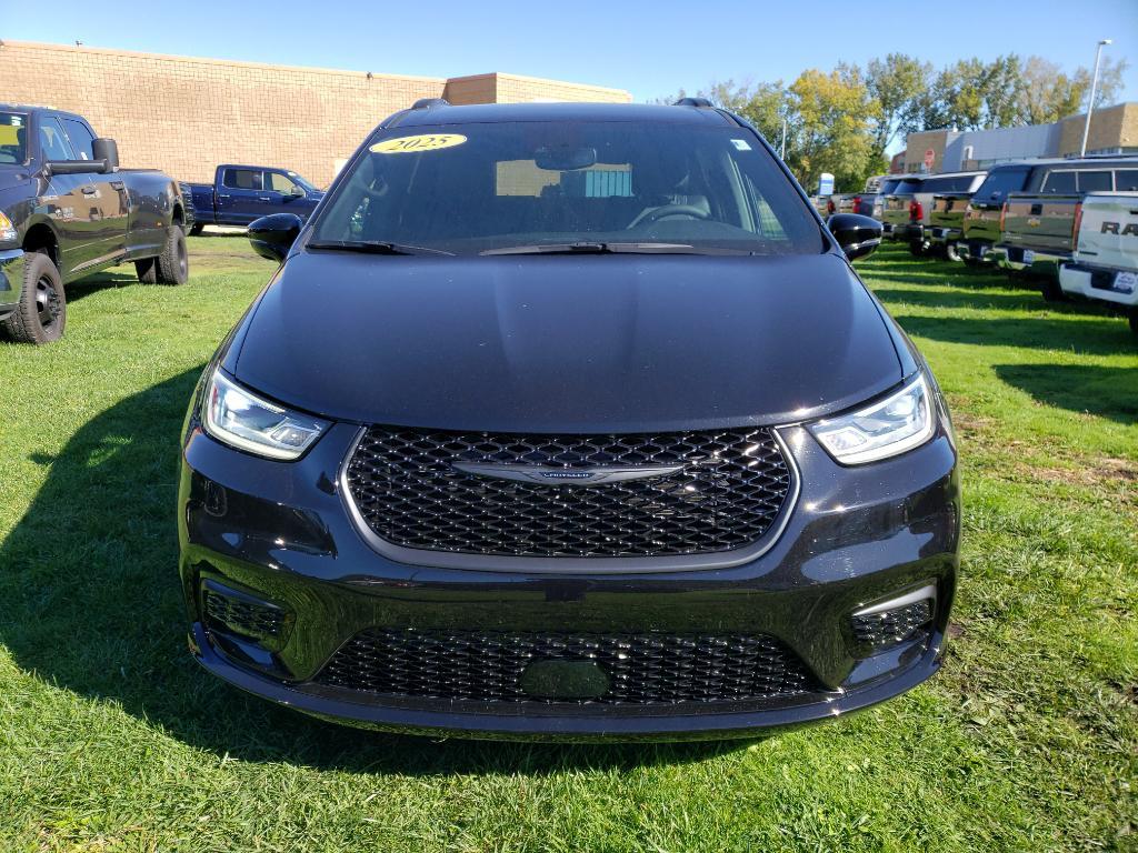 new 2025 Chrysler Pacifica car, priced at $40,870