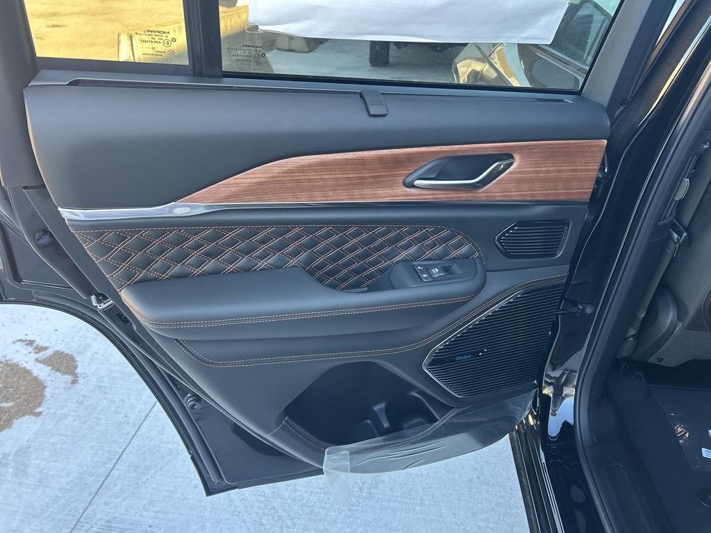 new 2025 Jeep Grand Cherokee car, priced at $65,675