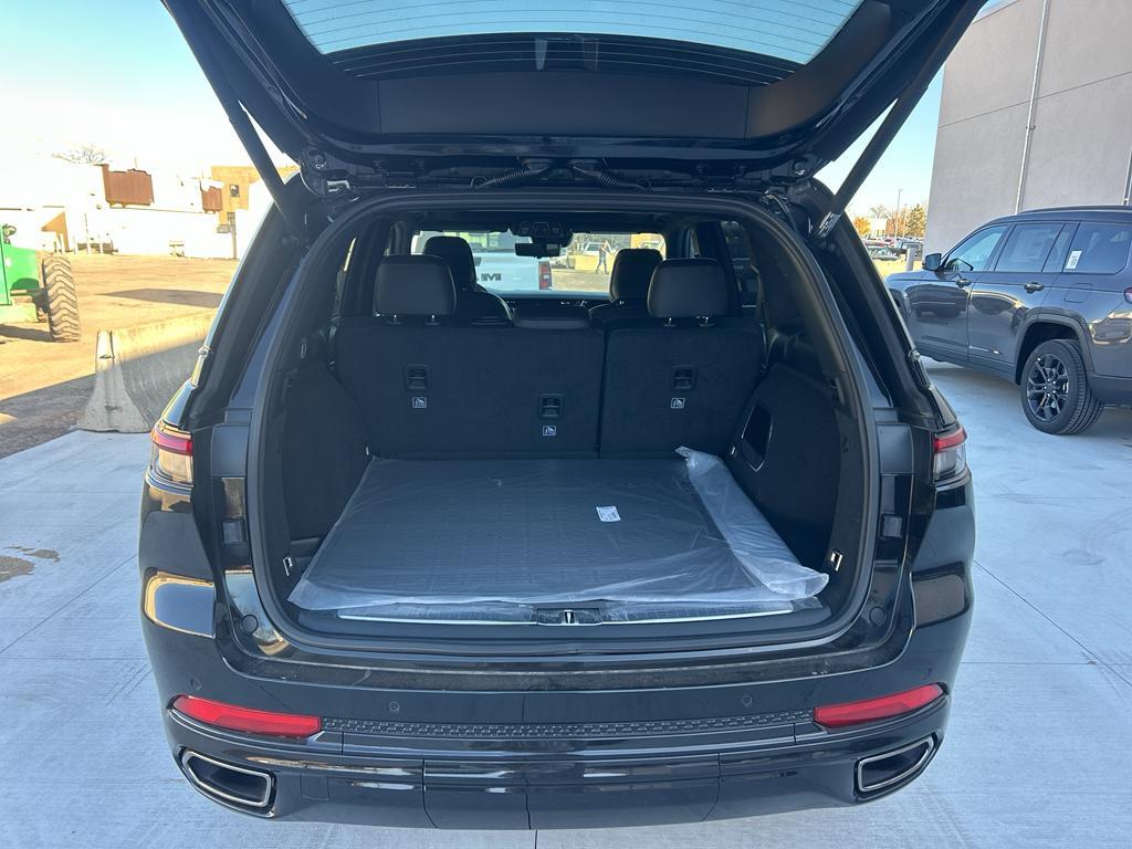 new 2025 Jeep Grand Cherokee car, priced at $65,675