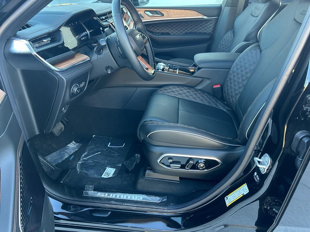 new 2025 Jeep Grand Cherokee car, priced at $65,675