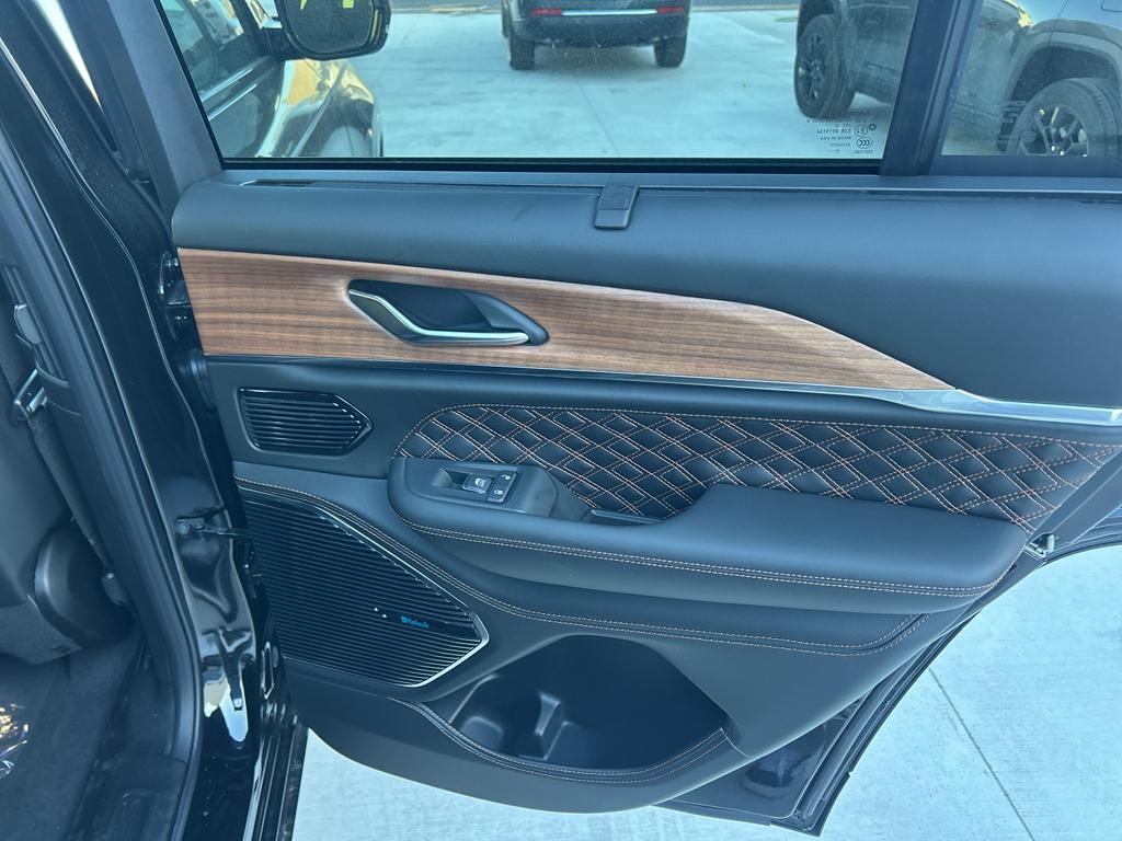 new 2025 Jeep Grand Cherokee car, priced at $65,675