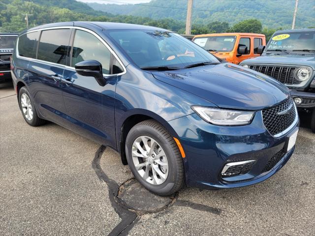 new 2025 Chrysler Pacifica car, priced at $44,423