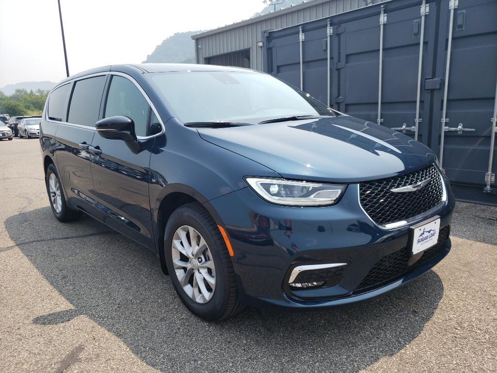 new 2025 Chrysler Pacifica car, priced at $41,890