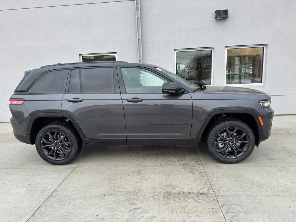 new 2025 Jeep Grand Cherokee car, priced at $50,480