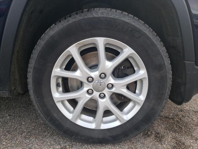 used 2015 Jeep Cherokee car, priced at $9,490
