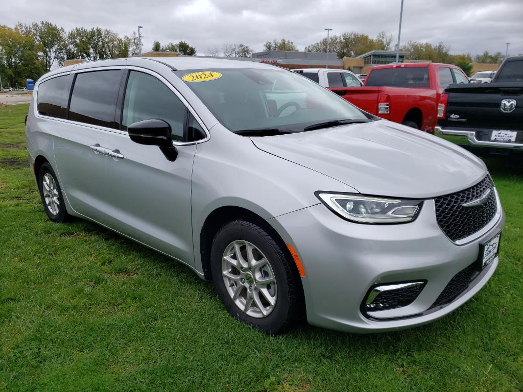 used 2024 Chrysler Pacifica car, priced at $29,950