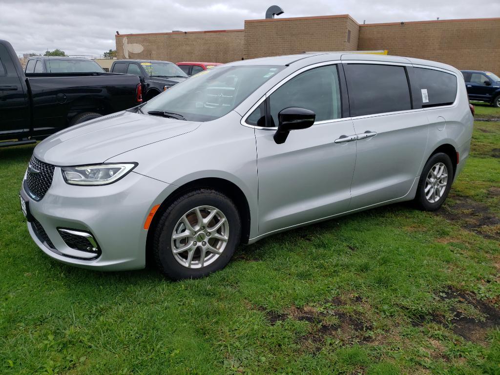 used 2024 Chrysler Pacifica car, priced at $29,950
