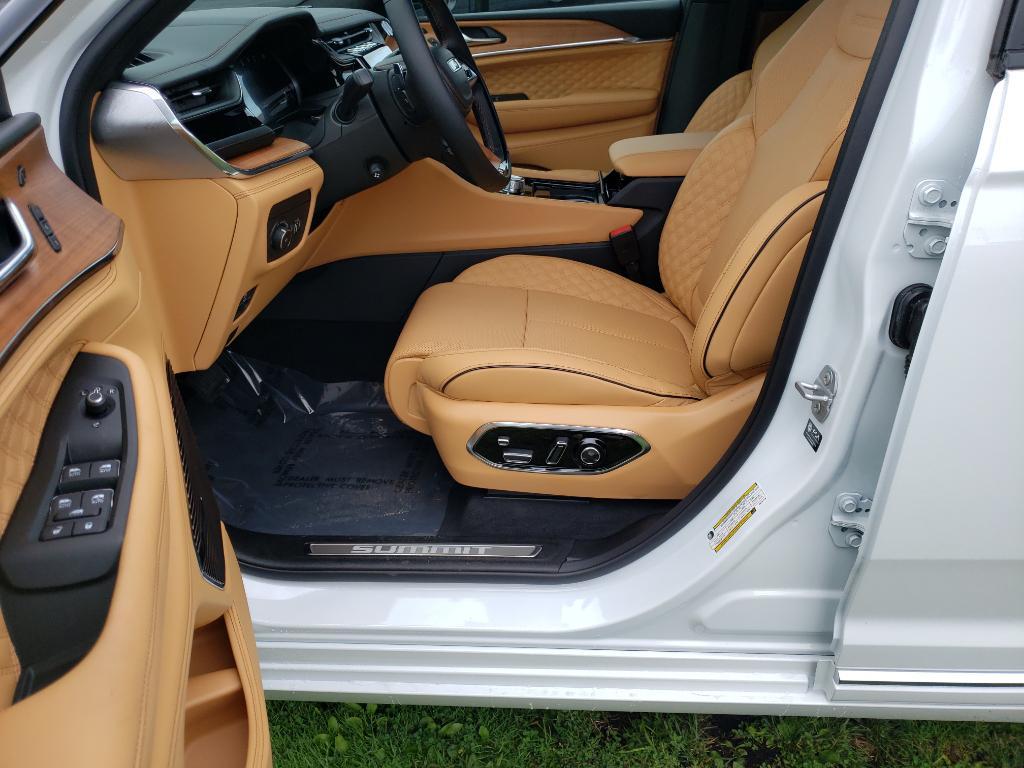 new 2025 Jeep Grand Cherokee car, priced at $63,055