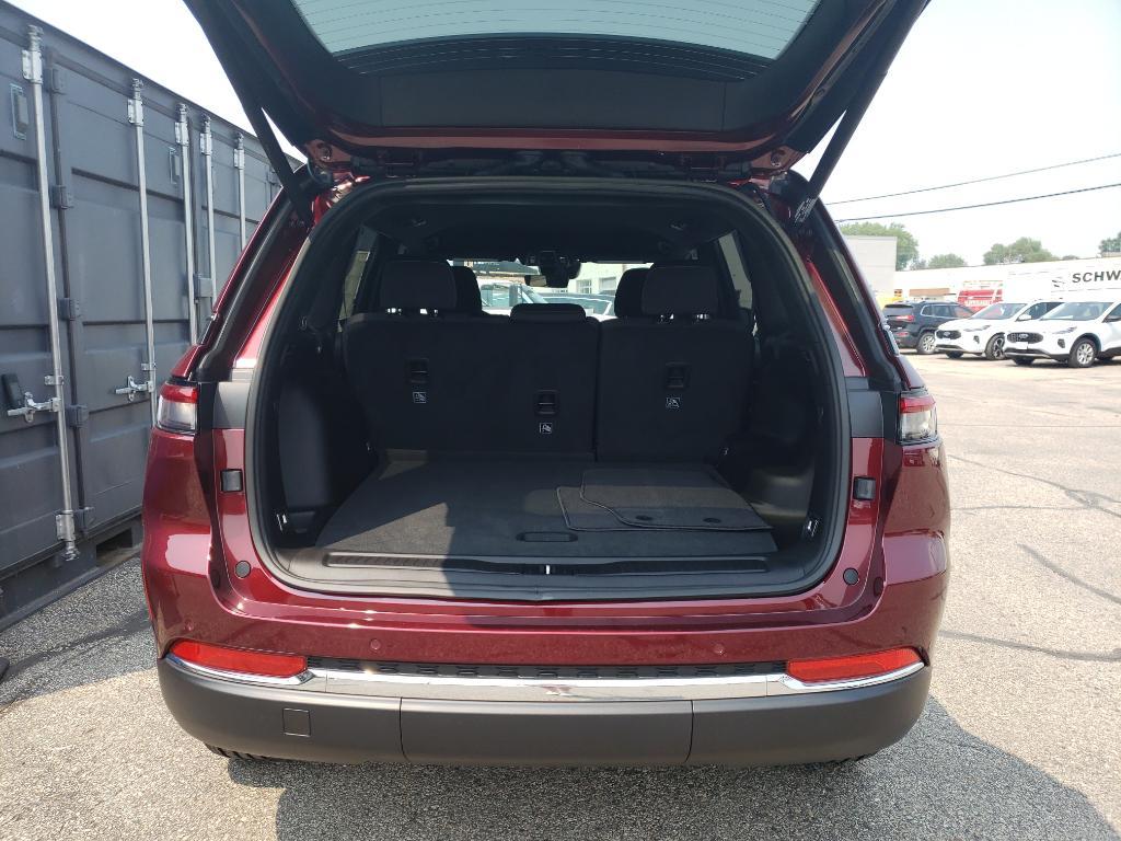 new 2025 Jeep Grand Cherokee car, priced at $38,165