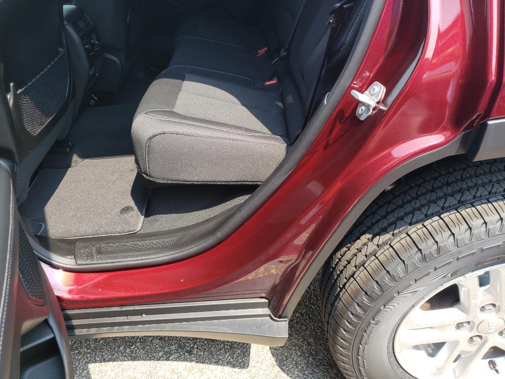 new 2025 Jeep Grand Cherokee car, priced at $38,165