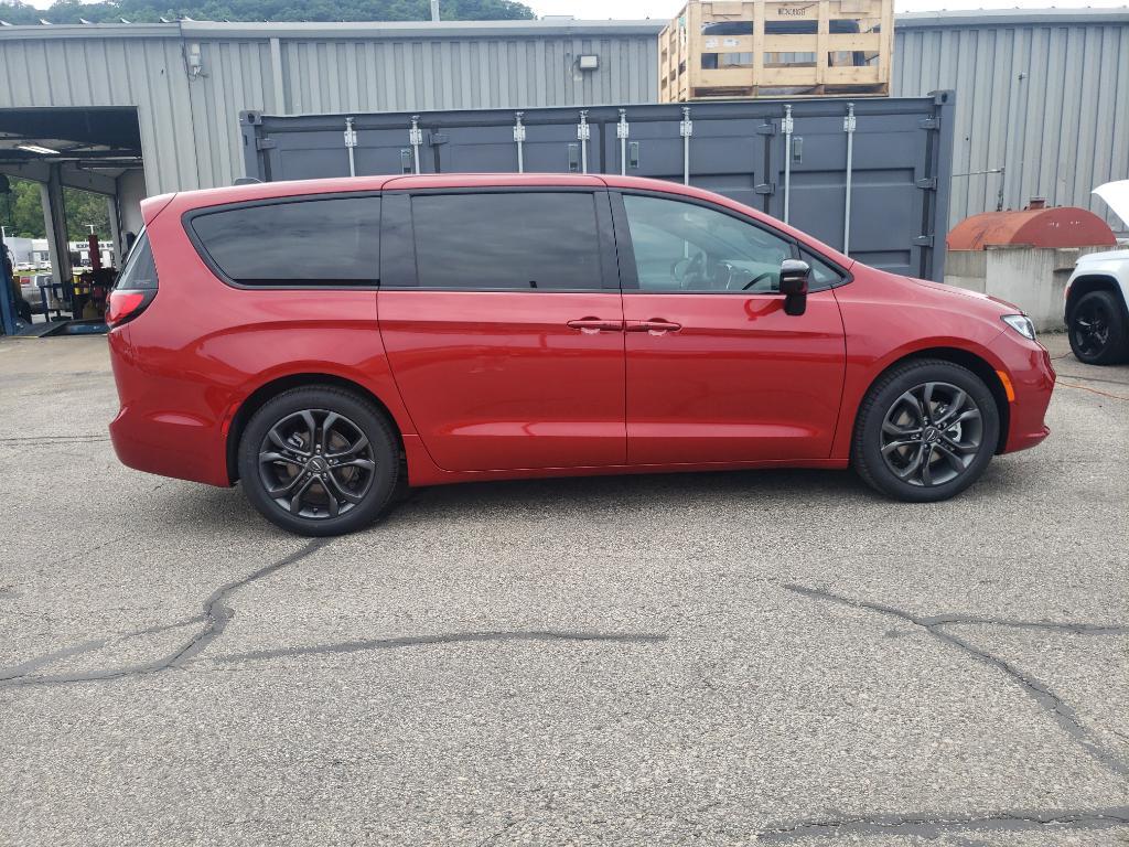 new 2026 Chrysler Pacifica car, priced at $42,630