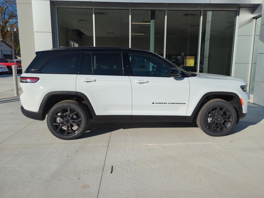new 2025 Jeep Grand Cherokee car, priced at $49,885