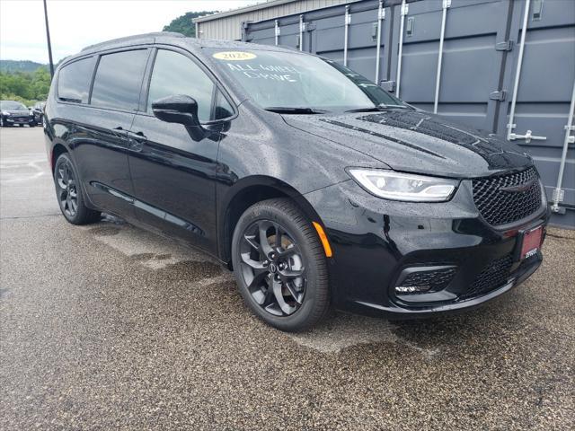 new 2025 Chrysler Pacifica car, priced at $50,749