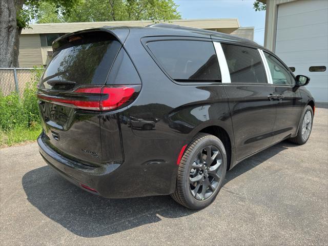new 2025 Chrysler Pacifica car, priced at $50,749