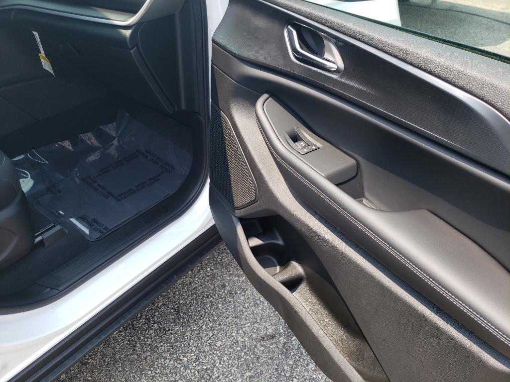 new 2025 Jeep Grand Cherokee car, priced at $38,525