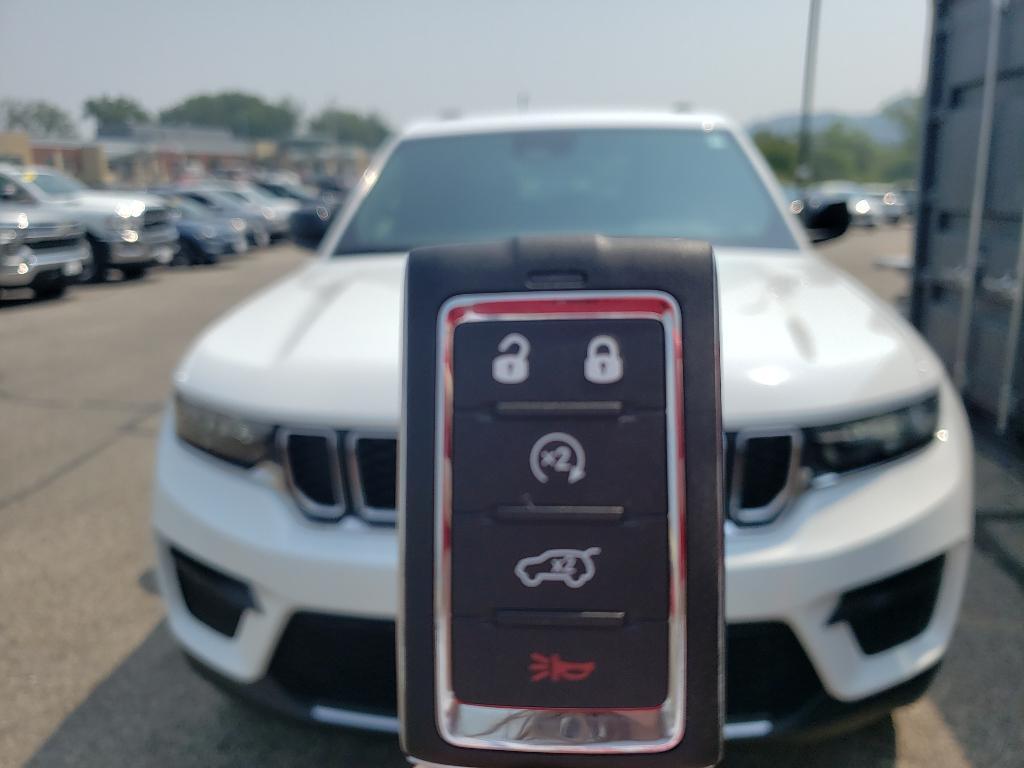 new 2025 Jeep Grand Cherokee car, priced at $38,525