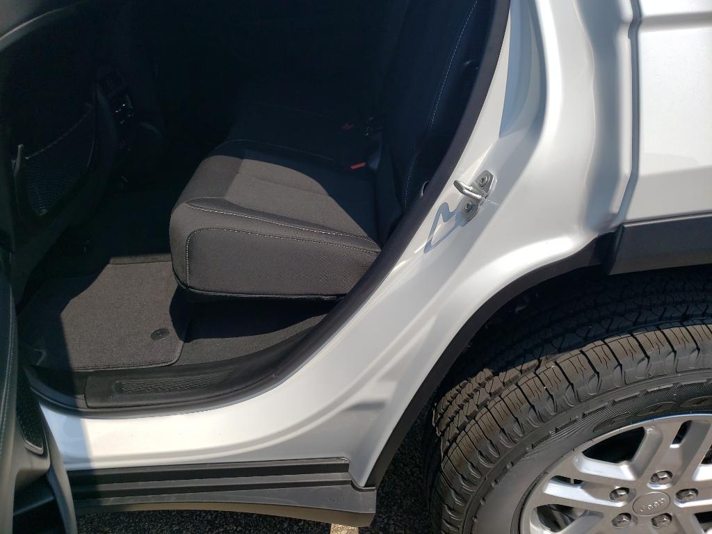 new 2025 Jeep Grand Cherokee car, priced at $38,525