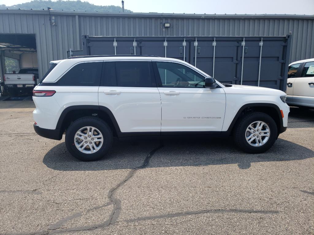 new 2025 Jeep Grand Cherokee car, priced at $38,525