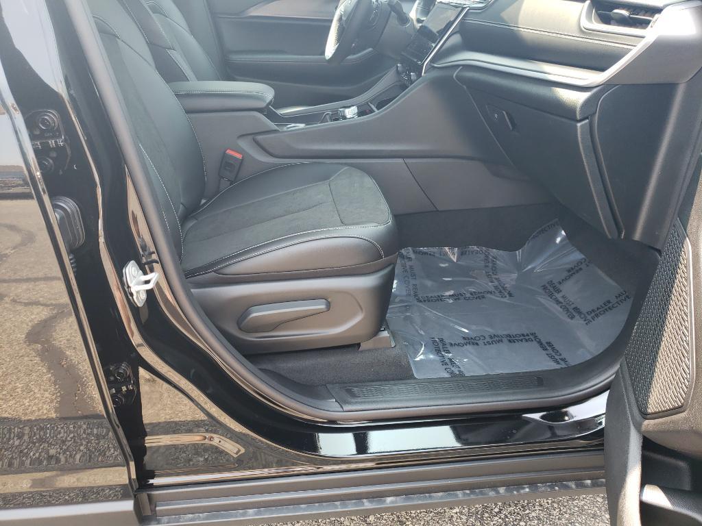 new 2025 Jeep Grand Cherokee L car, priced at $46,658