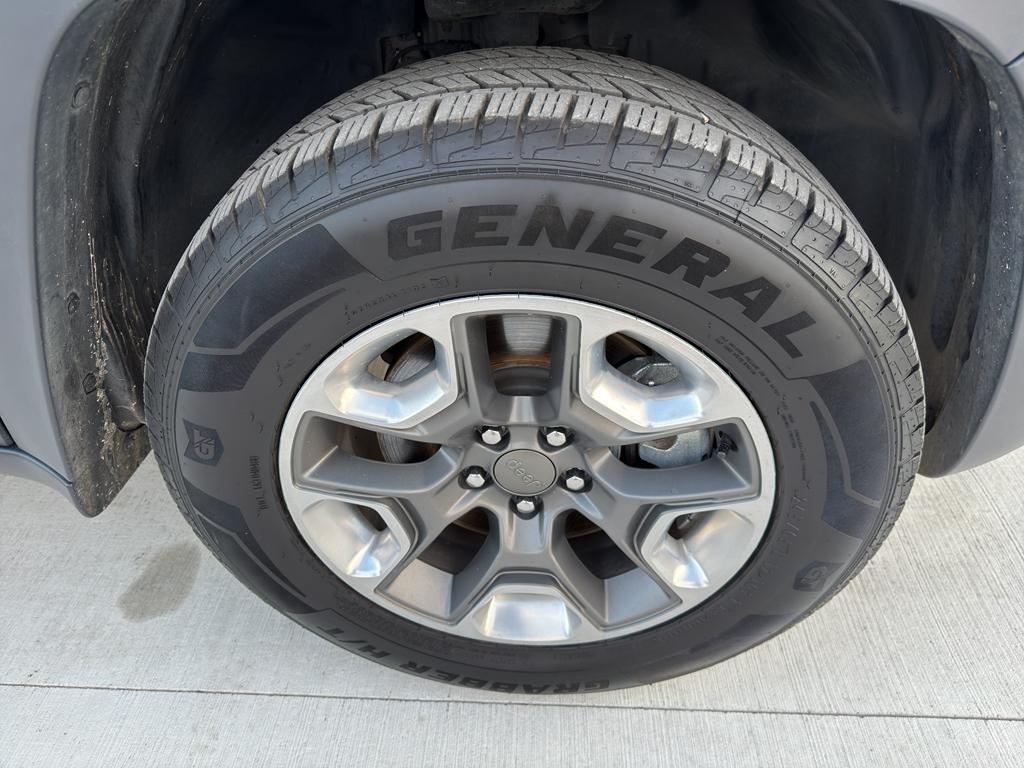 used 2020 Jeep Cherokee car, priced at $18,490