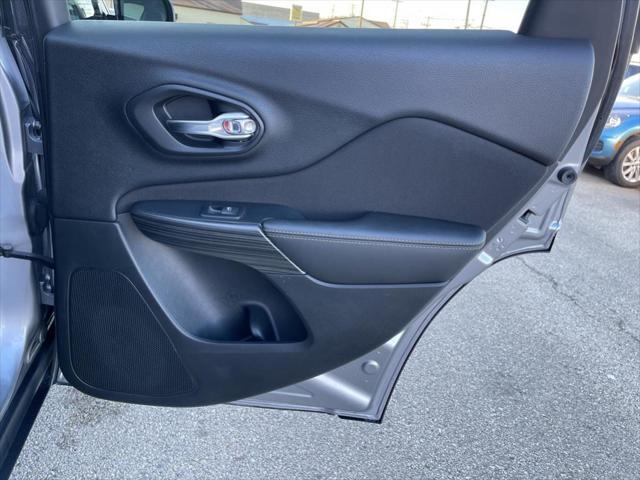 used 2017 Jeep Cherokee car
