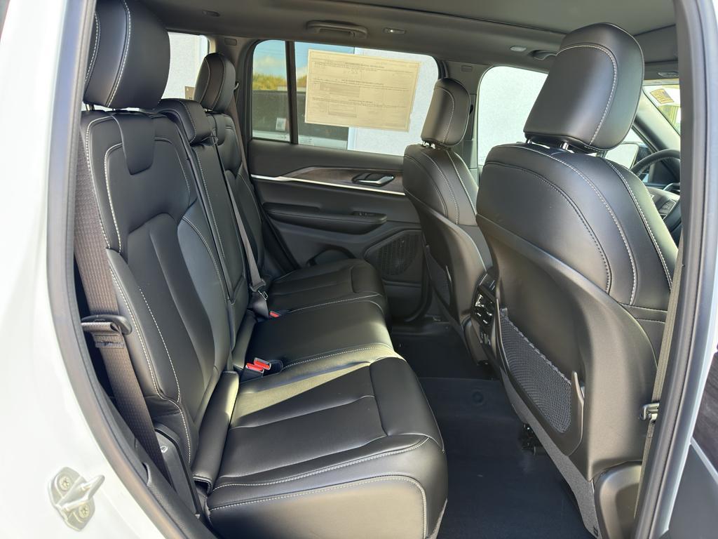 new 2025 Jeep Grand Cherokee car, priced at $48,890